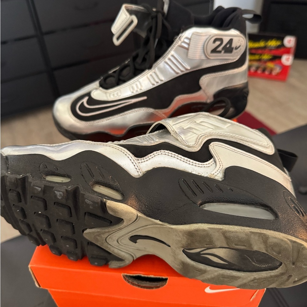Nike Air Griffey Max Basketball Sneakers - Picture 4 of 6